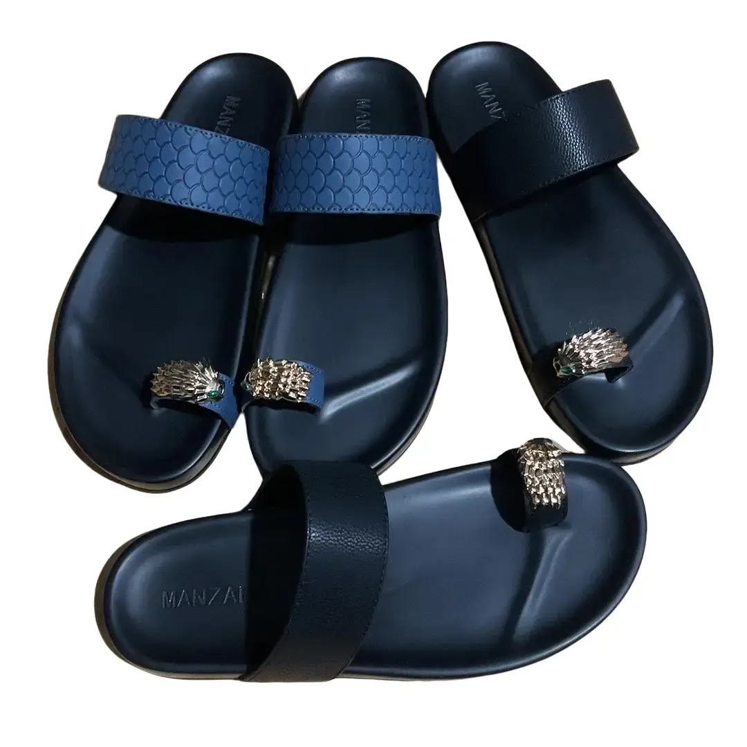 Dép sỏ ngón sandan dép thiết kế đơn giản thời trang Mã 017 Mũi tròn Nam DéP Sandal Cao Su Đế Bằng Đồng dep quaingang xongon Jean Quai Hậu