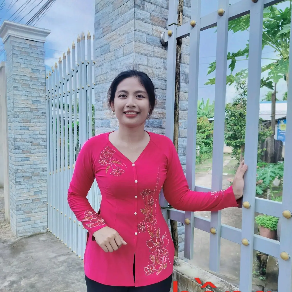 Áo bà ba đính đá  hoa chất liệu thun la dong hàn quốc