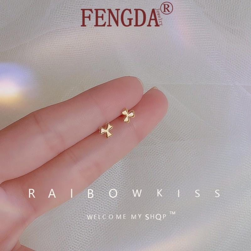 Product Introduction of Cod Clover Stud Earrings New Simple and Compact Flowers Cold Style MLER1098 Gold 18