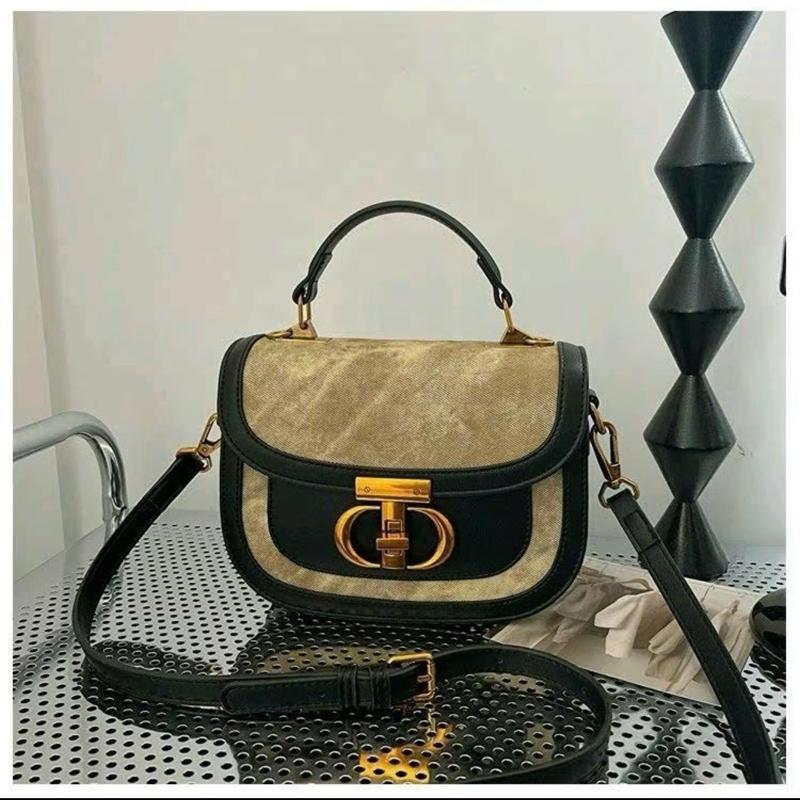 Túi sách nữ cầm tay đeo chéo mẫu mới khoá T sịn size 20. Bag đã