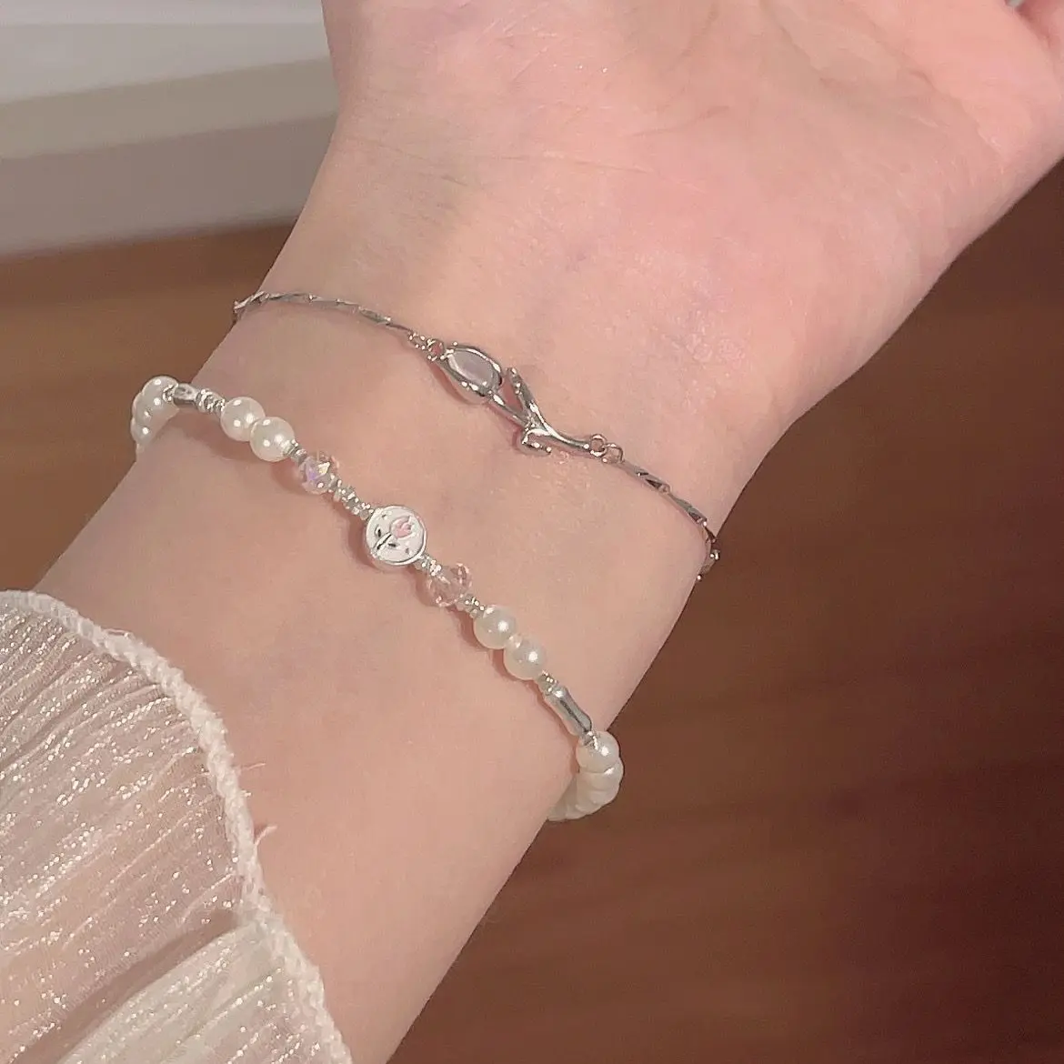 [30 Days Hot Sale 1129 Pieces] Tulip Beaded Bracelet for Women, Niche Design, Elegant High-end Feel, Simple Luxury Style, Versatile Hand Jewelry, Exquisite Trendy