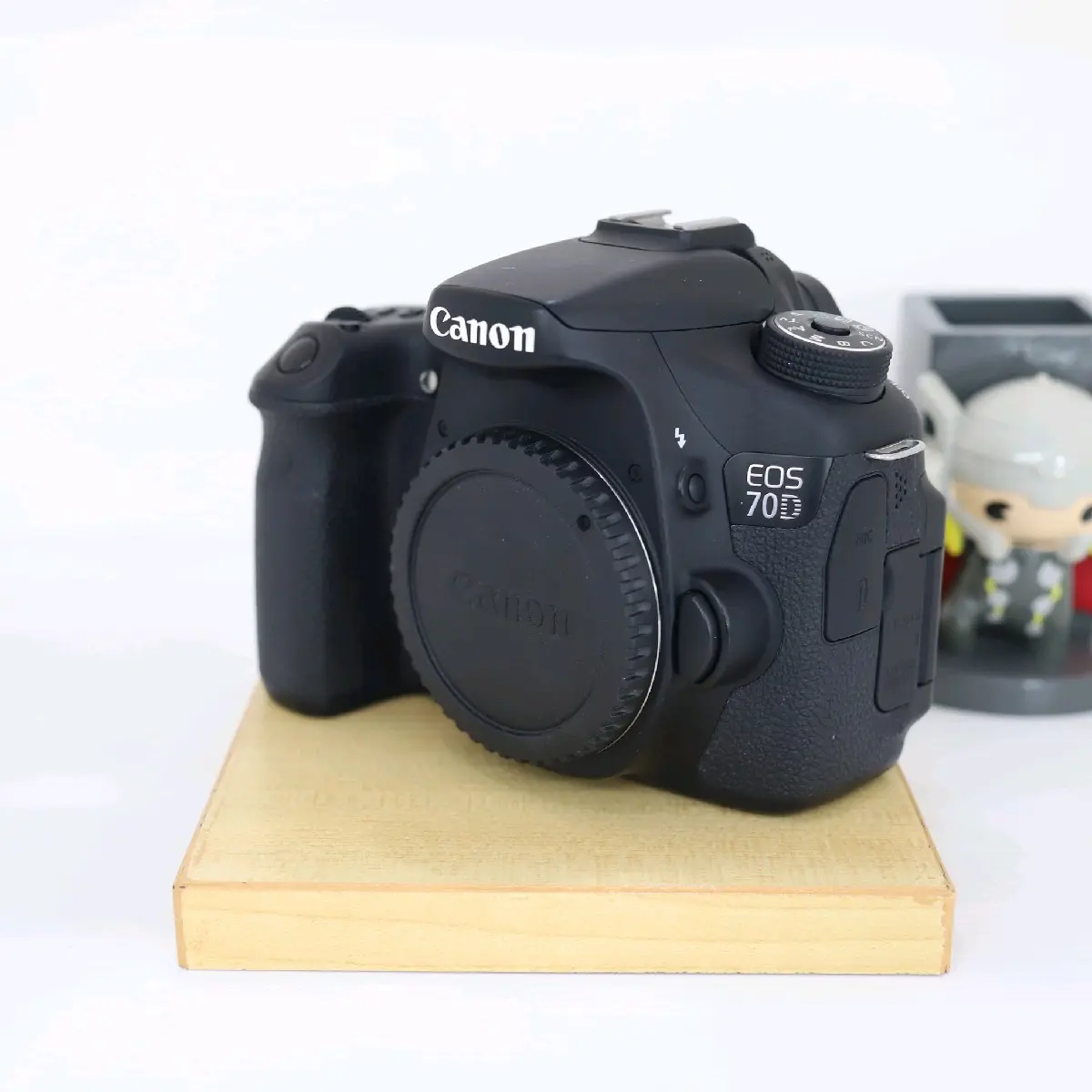 CANON EOS 70D + KIT SIAP PAKAI MULUS