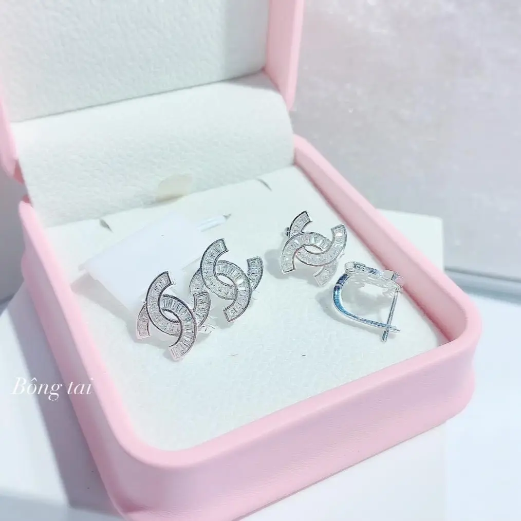 Bông tai x gắn đá ghết sáng loáng