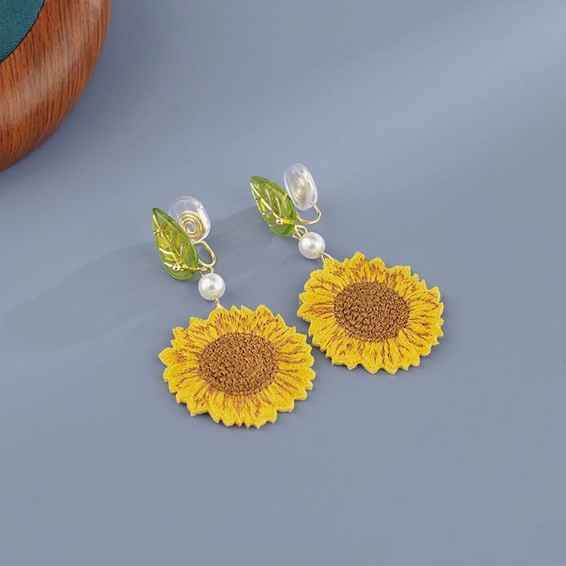 Product Introduction of [1325 Positive Reviews] Sunflower Pastoral Style Flower Non-Pierced Earrings Retro Mosquito Coil Cloth Art Studs Hong Kong Style Elegant Woven Ear Clips 10