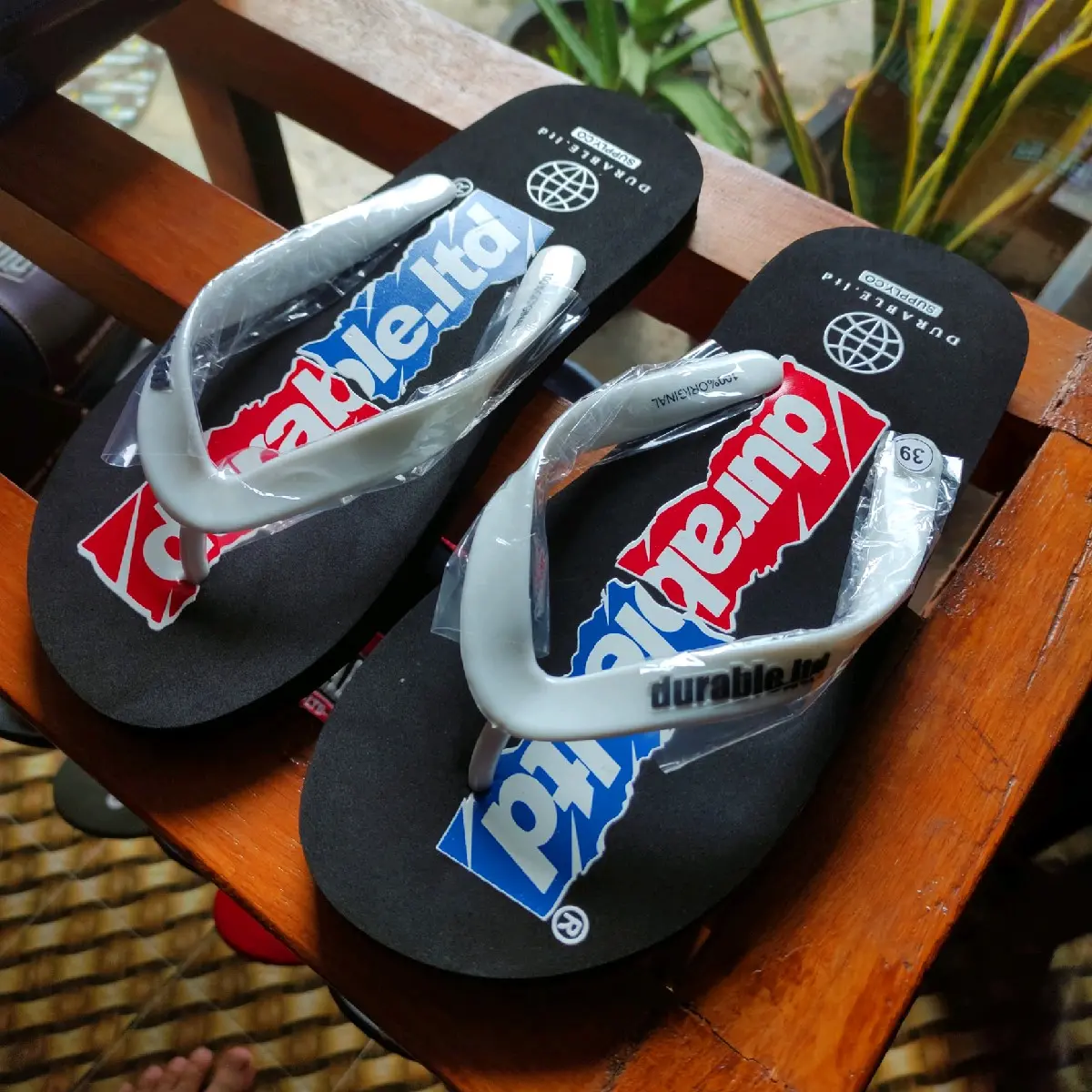 SENDAL DISTRO DURABLE LTD RTK HITAM Sandal Pria