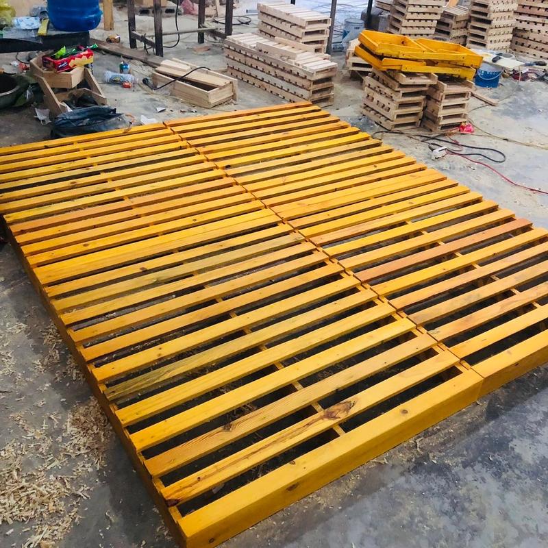 Giường pallet đã sơn PU chống ẩm cao 10cm