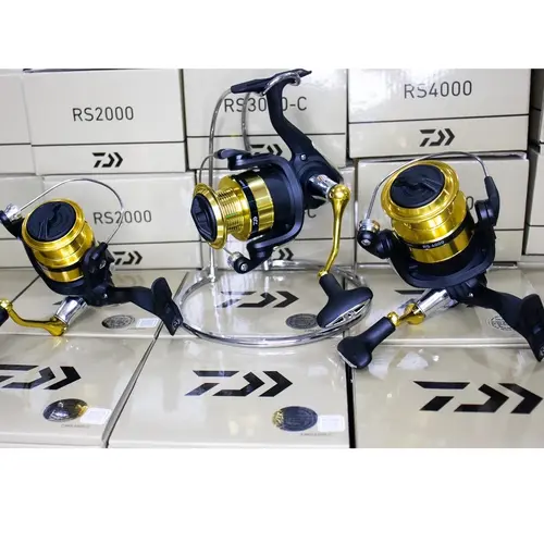 Máy câu cá DAIWA RS Mẫu Mới Nhất 2023 Được trang bị tay quay và spoon kim loại. Bắt Cá Fishing Đi Câu Bi