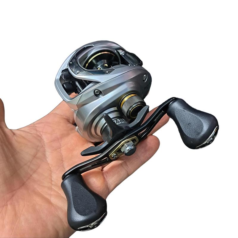 Máy Câu Lure Ngang Daiwa Bass X100HL New 2024, Giá Tầm Trung, Bạc Đạn Chống Rỉ, Kháng Mặn Tốt Đi Câu Bắt Cá Câu Cá Fishing may  caungang