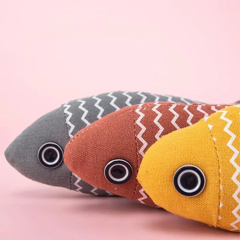 Pet Muppet Simulation Sackcloth with Caip Self-Exhilarating Autumn Knife Fish Pillow Fun Cat Toy
