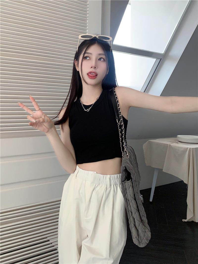 Product Introduction of Áo Ba lỗ Nữ Áo Croptop Cotton Mềm Mịn Kèm Mút Đệm Ngực Dáng Ngắn Siêu Hot Hàng QC Loại 1 Màu Đen, 5 Màu Kem Đệm Lót Women Thun áo croptop cóáotrong 10