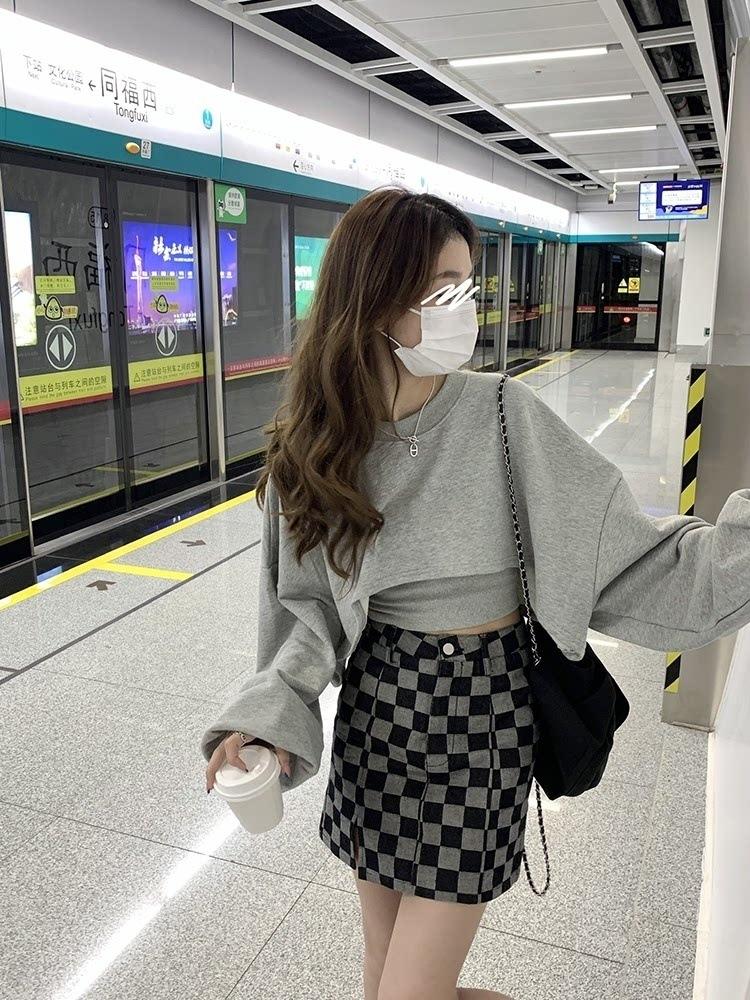 Product Introduction of เสื้อสเวตเตอร์คอกลมแขนยาวผู้หญิงสีทึบ, สไตล์สปอร์ต, แฟชั่นสไตล์ไฮสตรีท, ทรงหลวม, อเนกประสงค์, เสื้อกั๊กสลิง, เหมาะสำหรับฤดูใบไม้ผลิและฤดูร้อน, ปี 2024 16