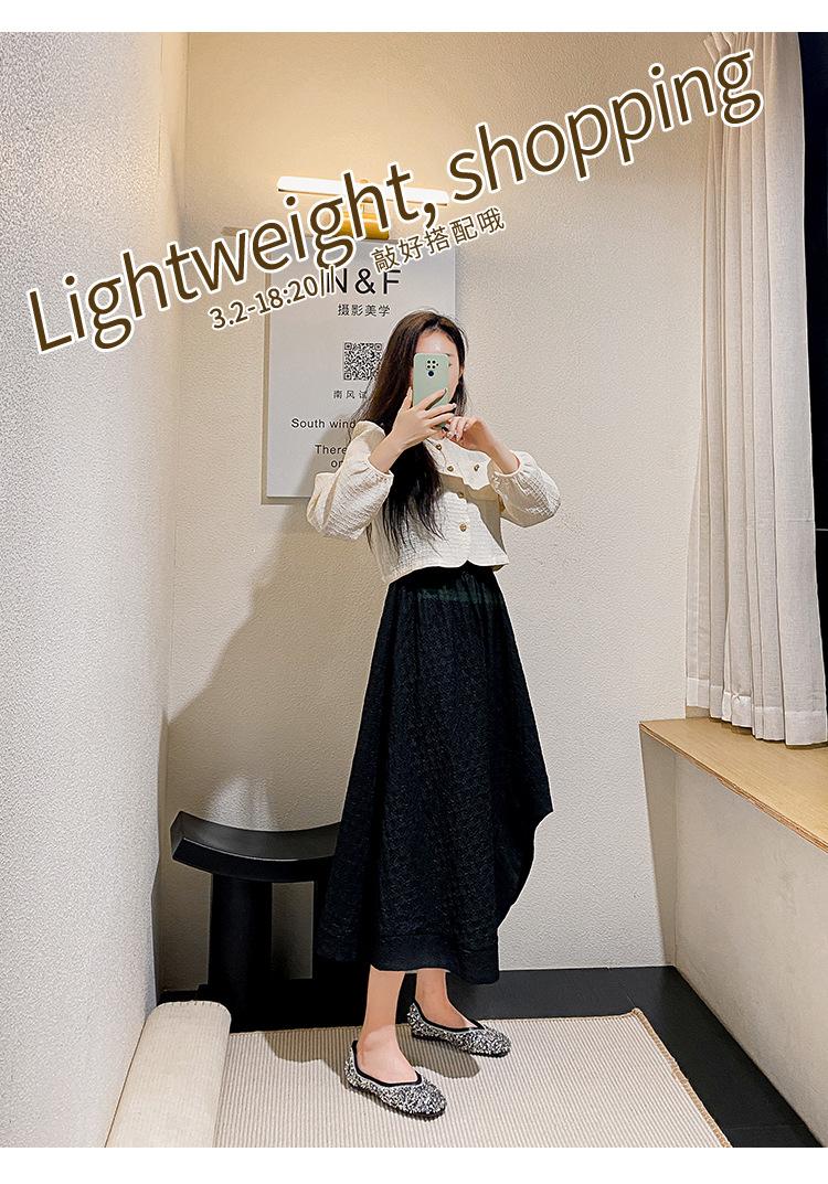 Product Introduction of 2025 new fashionable low heeled M ü ller women's shoes, with diamond studded decorative pointed single shoes, avant-garde design, simple, luxurious, comfortable, suitable for commuting, outdoor activities, etc 1