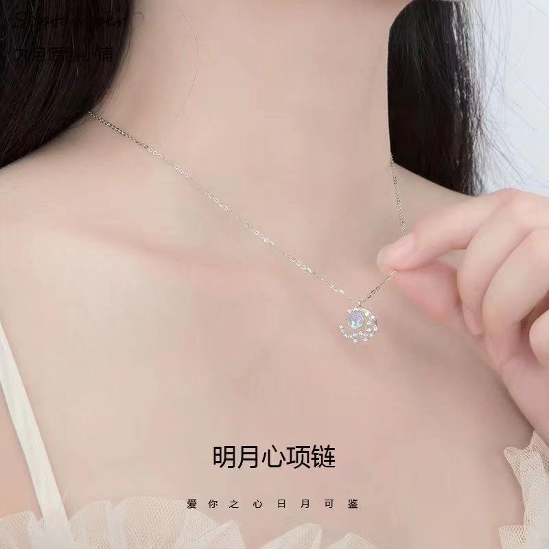 Product Introduction of Vòng Cổ Mặt Trăng XINGX, Đơn Giản Và Duyên Dáng, Dây Chuyền Xương Đòn Người Có Ảnh Hưởng Trực Tuyến, Thích Hợp Cho Phụ Nữ Và Bạn Gái, Giá Cả Phải Chăng, Vòng Cổ Lưỡi Liềm số lượng ít Sang Trọng, Dành Cho Nữ mặt  dây  chuyền  nam  chữ  cái 1
