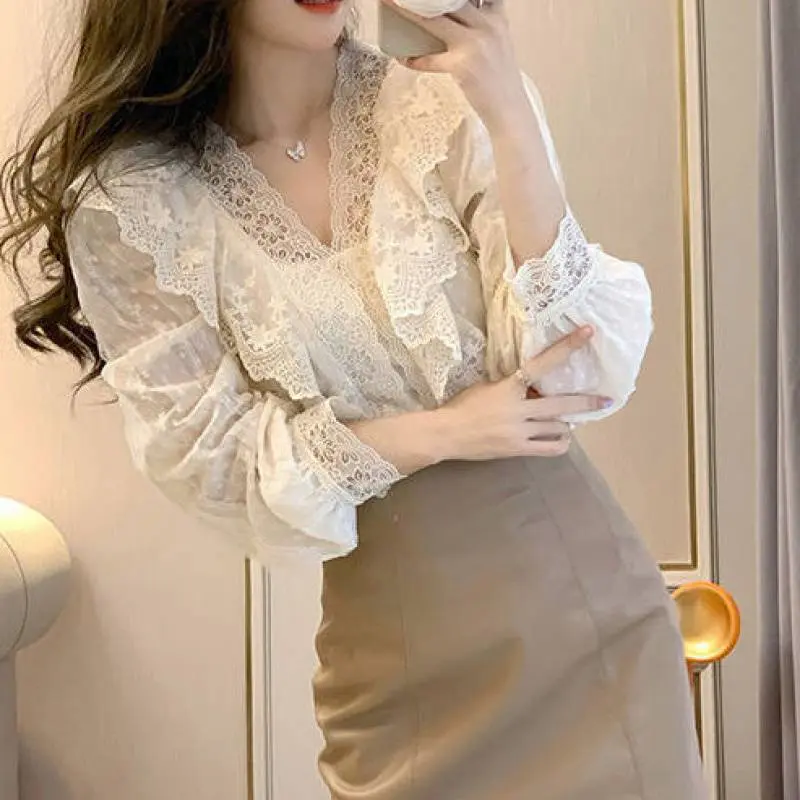 Women Áo Sơ Mi Dài Tay, Thời Trang, Thanh Lịch, Khâu Xếp Nhún, Thiết Kế khoét Cổ Chữ V, Bó Sát, Khâu Ren, Sản Phẩm Mới Đầu Xuân 2023, Dành Cho Nữ Top Shirt đẹp đóng nút áo cánh & áo sơ mi áo  sơ trong suốt phối 2 dây áo  sơ kẻ sọc ôm body