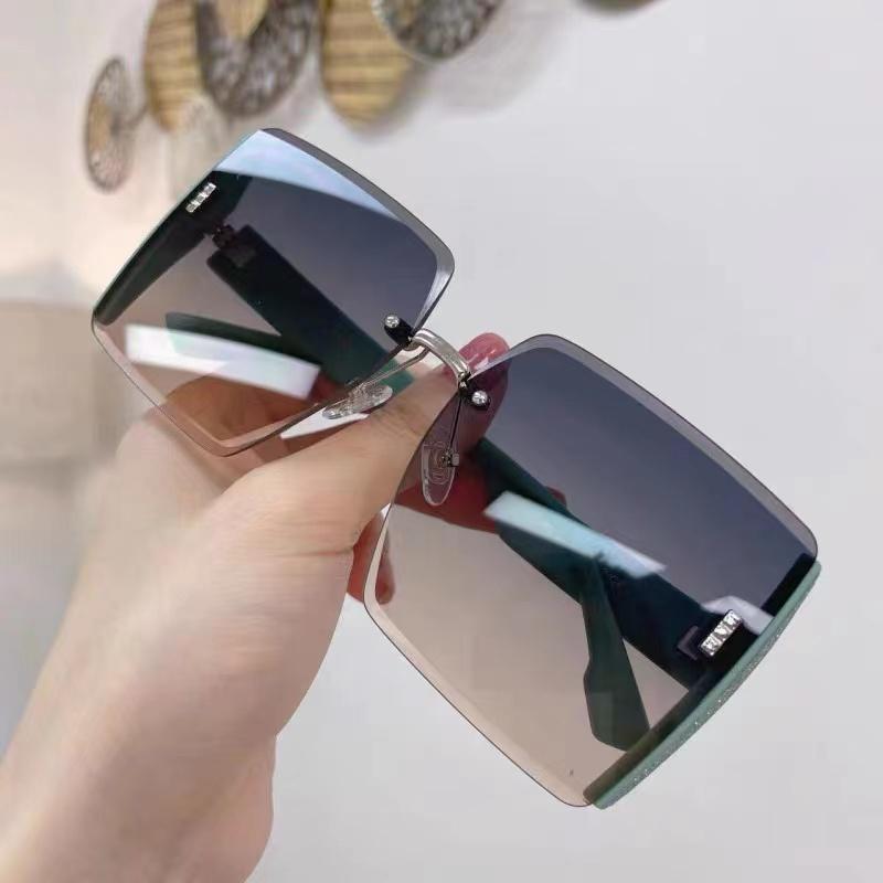Product Introduction of TOSERBA Kacamata Warna Gradasi Tanpa Bingkai Oversize Kacamata Gaya Fashion Korea Lensa Hitam Wanita 13