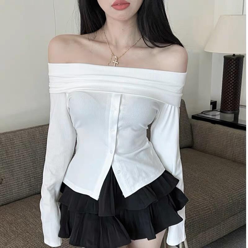 Áo trễ vai tăm thái đính khuy, tay xoè Miho house