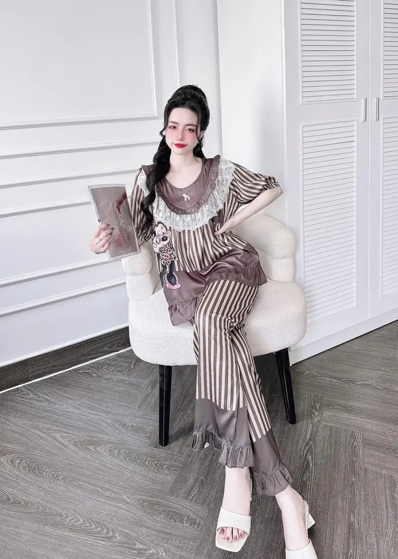 Product Introduction of ️Em lên tiểu thư phối bèo tay ngắn quần dài new️ Form < 65kí, quần có túi ạ Women Áo Nữ 4