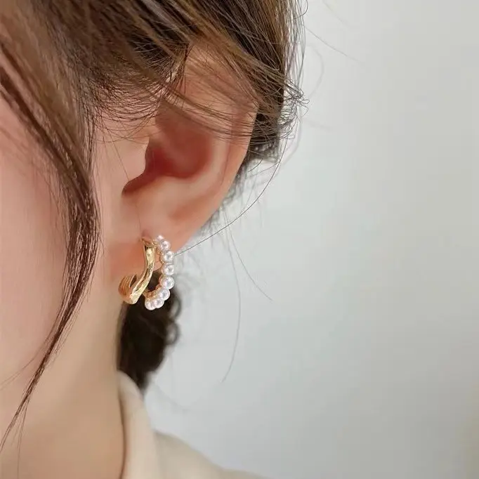 Khuyên tai dáng tròn phối hạt Thanh lịch 0