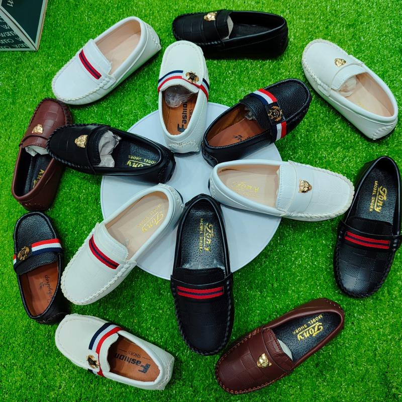 Product Introduction of Giày lười bé trai mẫu mới đẹp cho bé từ 1 đên 9 tuổi có những mẫu đẹp để ba mẹ lựa chọn [Đen M size 21 đến 35] 3