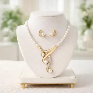 Set Paket 2 In 1 Kalung Dan Anting Mutiara Dengan Liontin Motif Lengkung Mewah Feminim SAK-7009