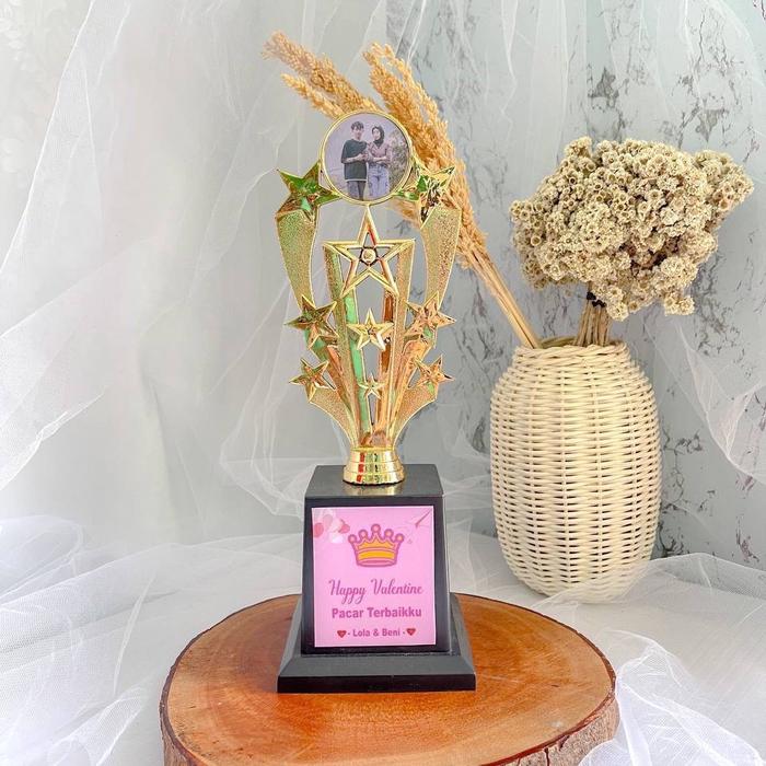 Gambar Trophy Piala Penghargaan Pacar Terbaik Kado Valentine Hari Kasih Sayang Hadiah Spesial 14 Februari dari Bonekahandmadesukasuka Kab. Sukoharjo Tokopedia