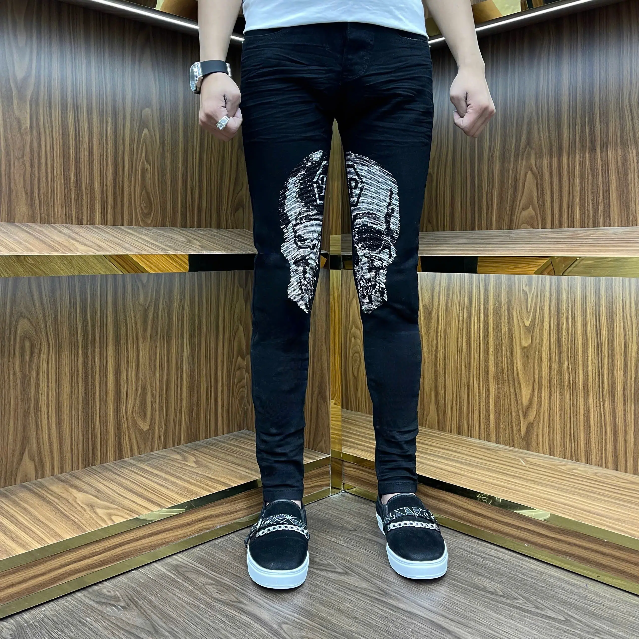 quần Jeans nam đen philits đính đá hai bên bốn cú dập nhăn