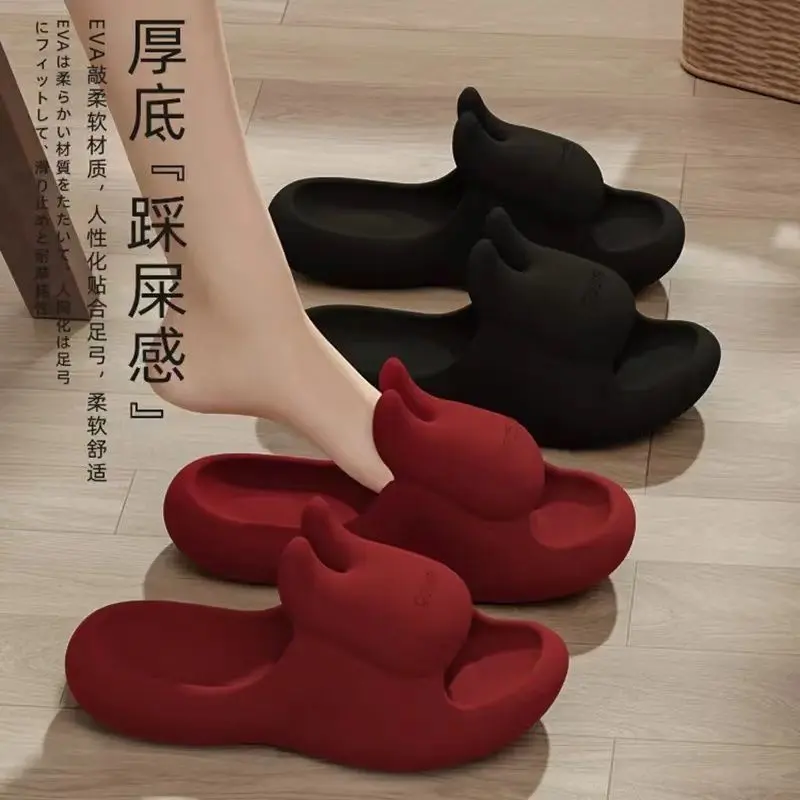 Dép Đi Lê Siêu Mềm, Hình Thỏ Đỏ Lễ Hội, Dành Cho Nữ, Siêu Nhẹ, Cao Cấp, Không Trơn Trượt, Chống Mùi Hôi, Thích Hợp Cho Gia Đình, Đám Cưới Năm Mới, Có Thể Đeo Ngoài Trời, Phong Cách Ins, Được Thu Thập Bởi 1716 Người, Năm 2025