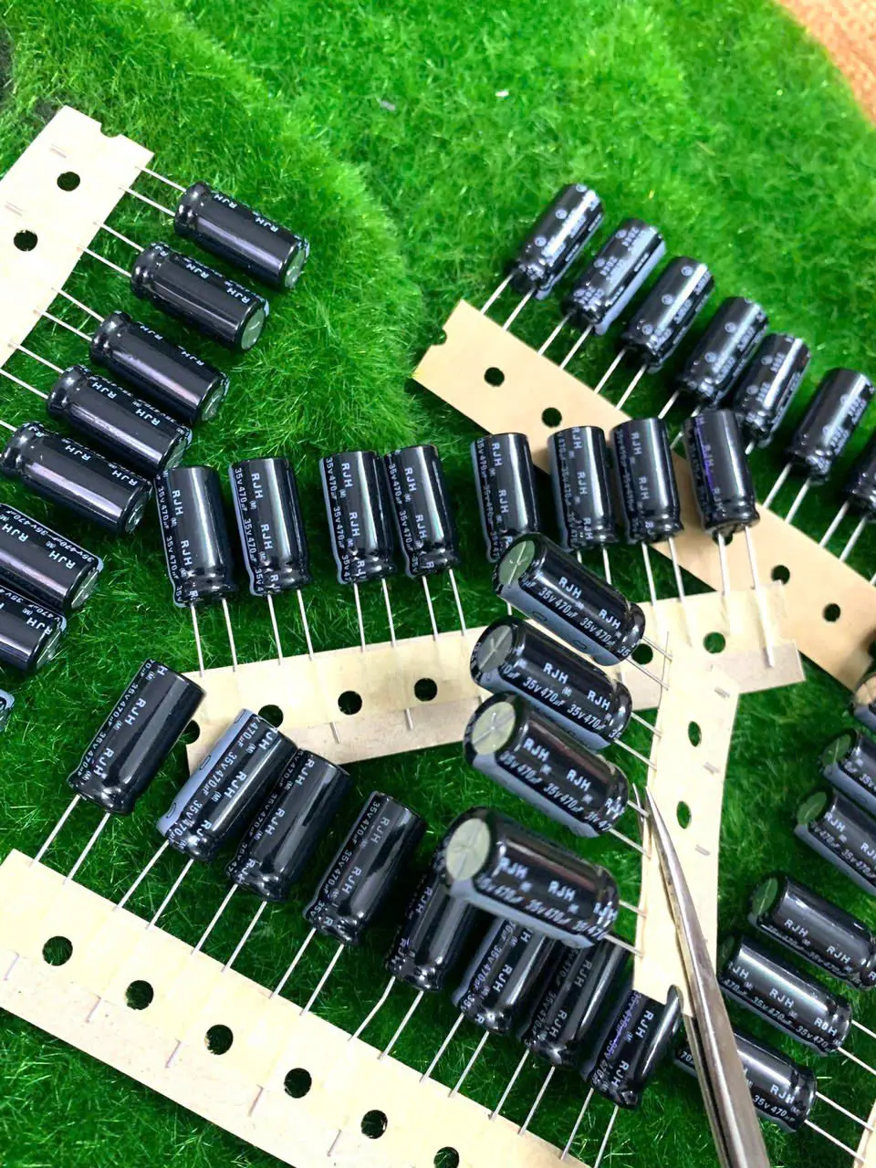 Tụ điện ELNA RJH 35V 470UF , 35V470UF , 470UF35V , 470UF 35V ( 10x21x5mm )