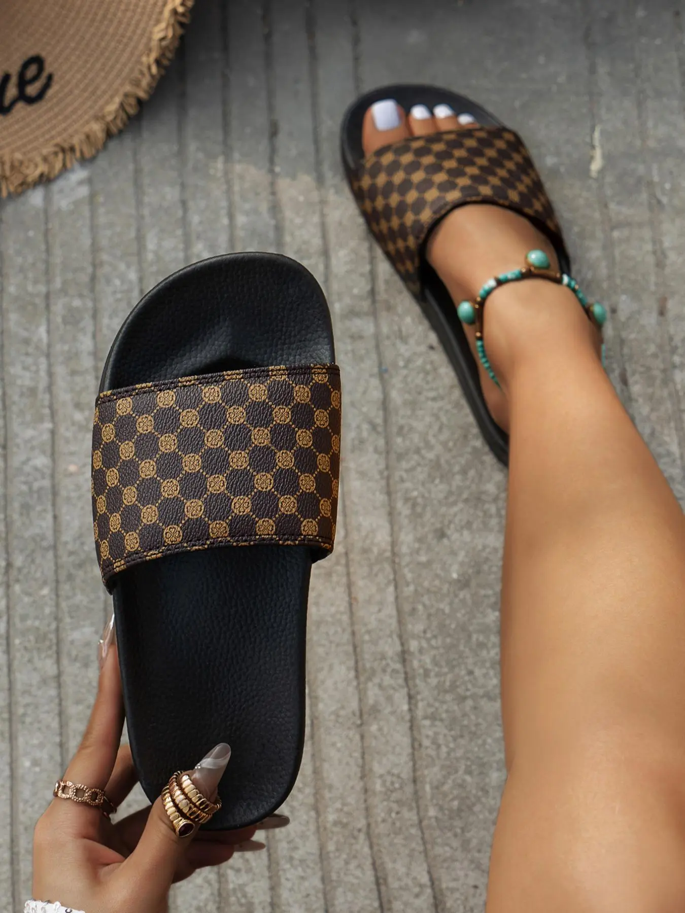 Women's Summer 2024 Fashionable Random Pattern Slides, Casual Comfortable Home Slippers for Indoor Outdoor Wear, Trendy Lightweight Breathable Shoes for Daily Wear