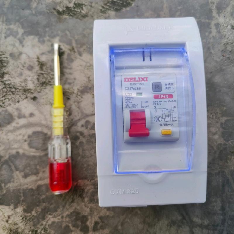 CB - Aptomat 32A RCBO DELIXI/CHINT 1P+N chống giật, chống quá tải, chống chập cháy rò điện | Có hộp nổi đựng CB, tặng 1 bút thử điện