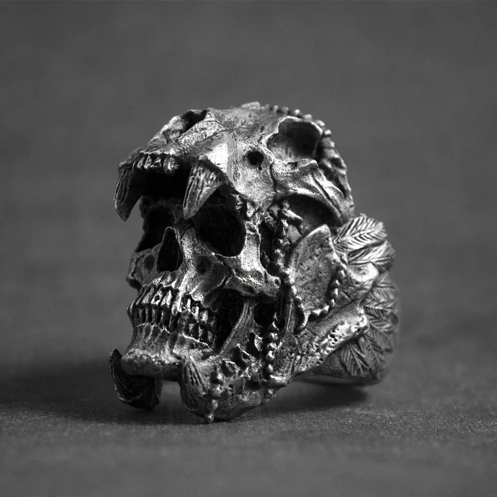 Cincin Helm Tengkorak Taring Jaguar - Indian Warrior Head Skull Helmet Fang Cheetah Tiger Ring Import / Retro Punk Biker Vintage Men Jewelry Retro Devil Style Rings / Manly Macho Keren Cool Unik Aksesoris Pria Impor Bold Statement Fighter Prajurit