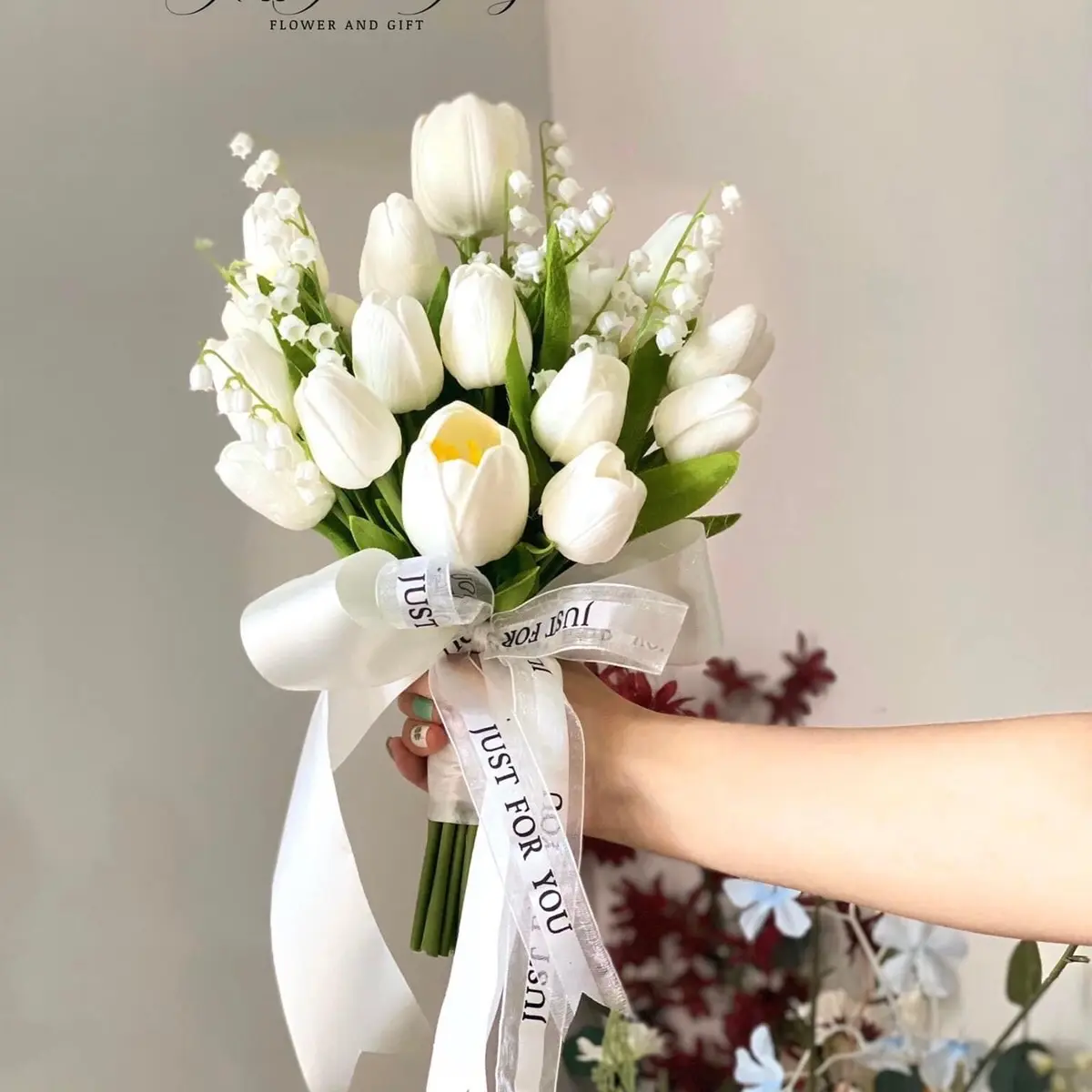 Hoa cưới cầm tay cô dâu bằng  Lụa cao cấp