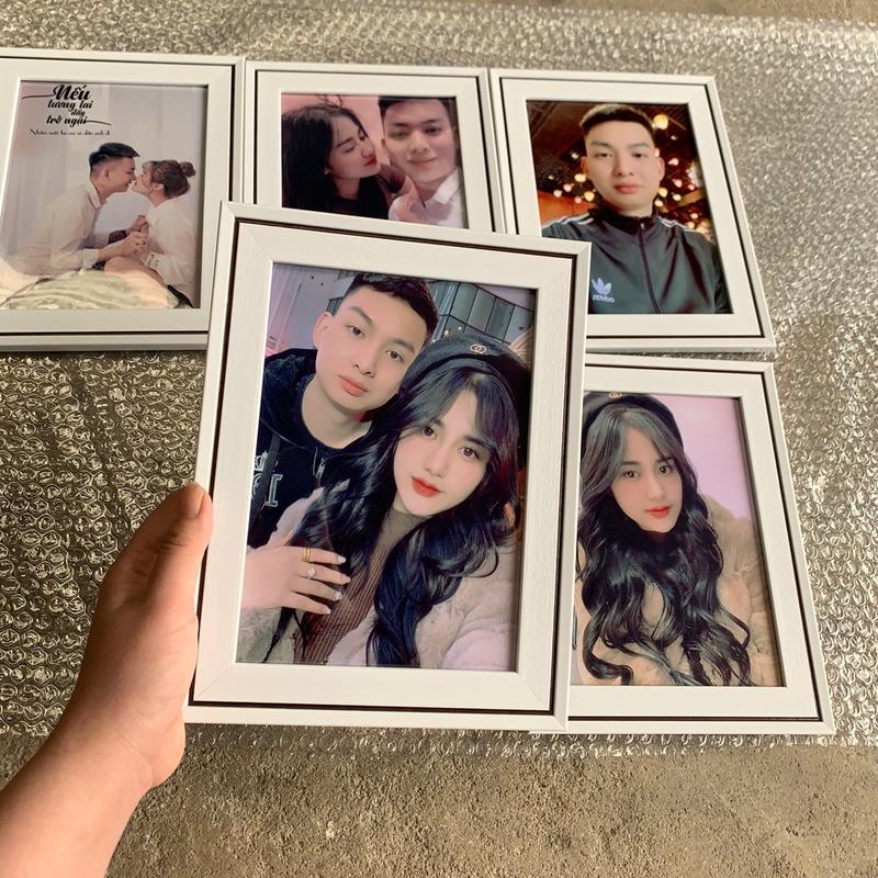 Khung ảnh để bàn và treo tường - ( Mặt MICA )- 10x15 , 13 x 18 , 15 x 21 , - Hỗ trợ in ảnh ( Tặng kèm móc treo và chân ) Khung Tranh Decor Decor Phòng Trang Trí Nhà