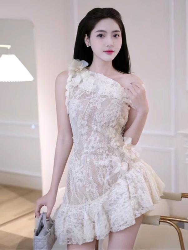 HÀNG LOẠI 1- váy ren lệch vai xếp tầng Đuôi cá dáng ngắn kèm quần bảo hộ