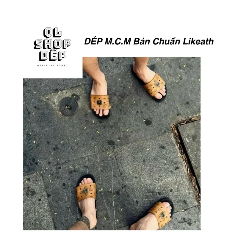 Dép Quai Ngang Nam Nữ M.C.Quai Da In Hoạ Tiết Siêu Nét Phối Logo Hợp Kim, Đế Đúc Cao Su Non Đi Êm Ái Mềm Mại dép nam DéP