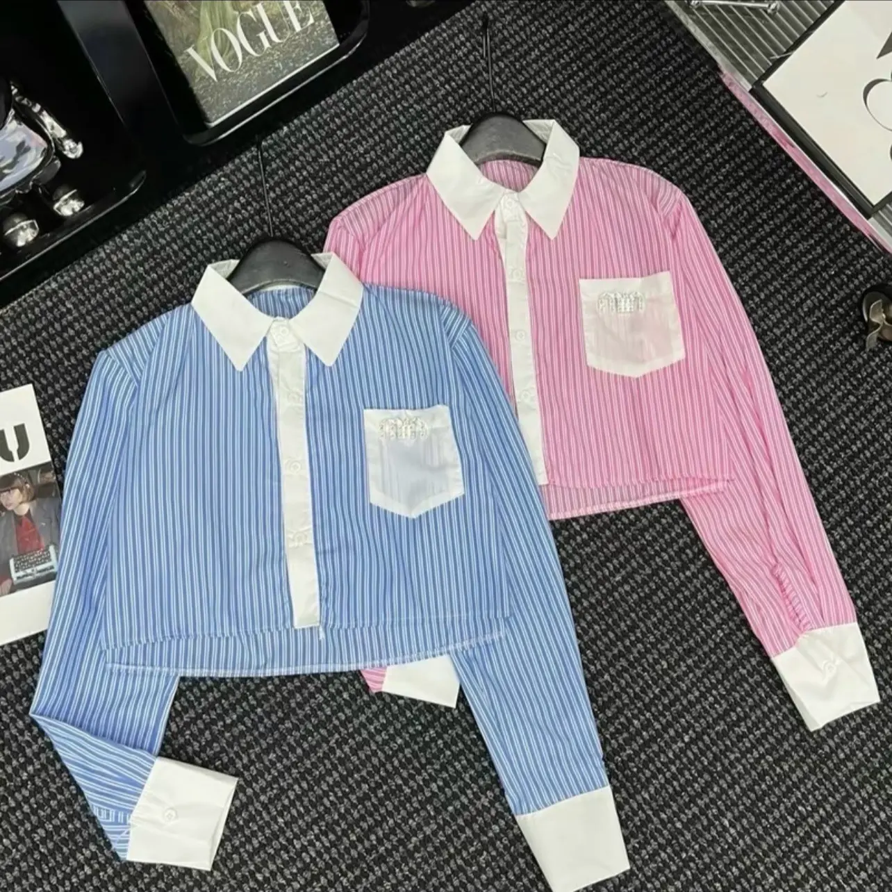 Áo sơ mi kẻ sọc nhí dáng crt phối cổ NỮ TOP WOMEN SHIRT cổ tròn dáng xinh