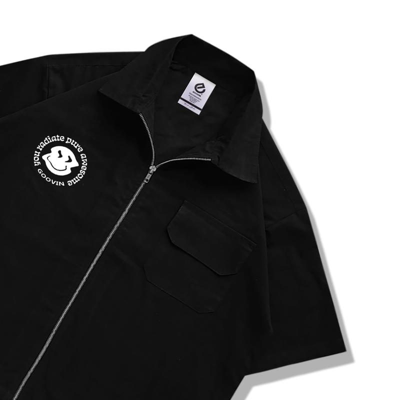 Goovin Workshirt zipper Kemeja Pendek Boxy Fit Katun Hitam Kerah Oversize ke meja 2