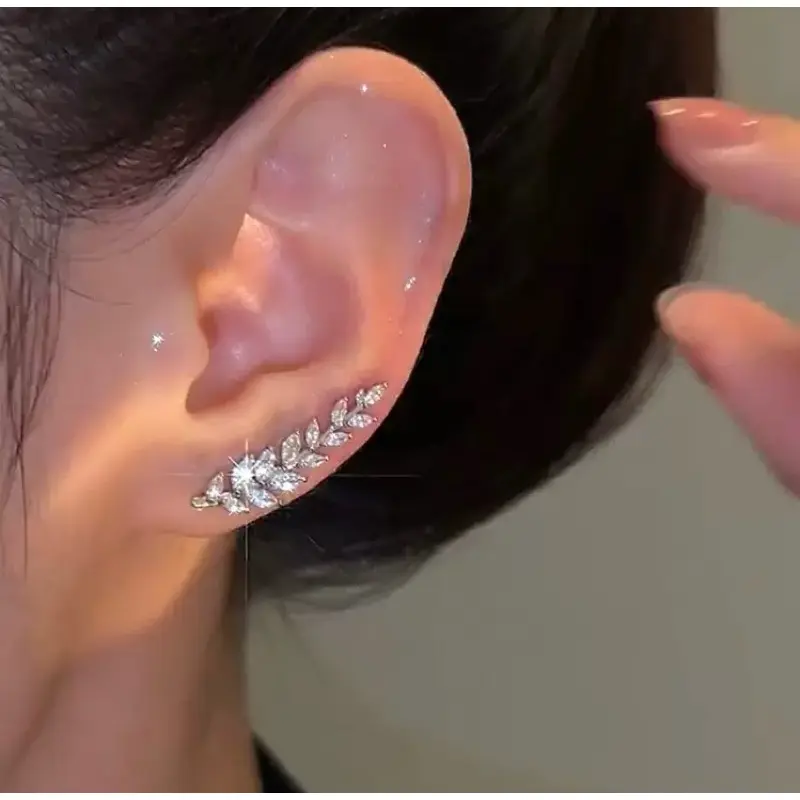 Anting Lusiana Tusuk Letter Dengan Hiasan Bunga Titanium Steel Model Korea Bentuk Simpel dan Elegant Anti Karat dan Anti Luntur 0