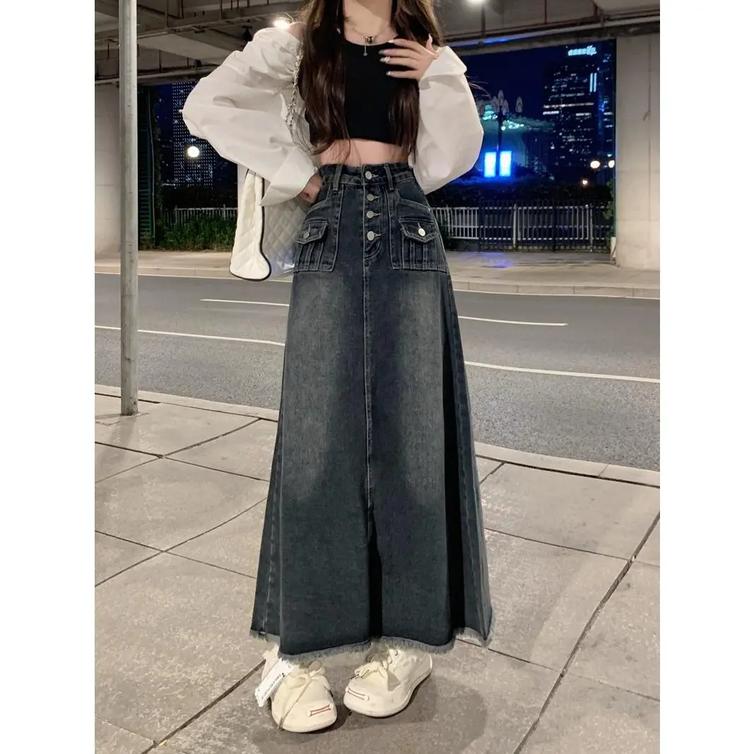 I fashion store long denim skirt high waist details bag front raw edge the shirt is very cool retro style.
