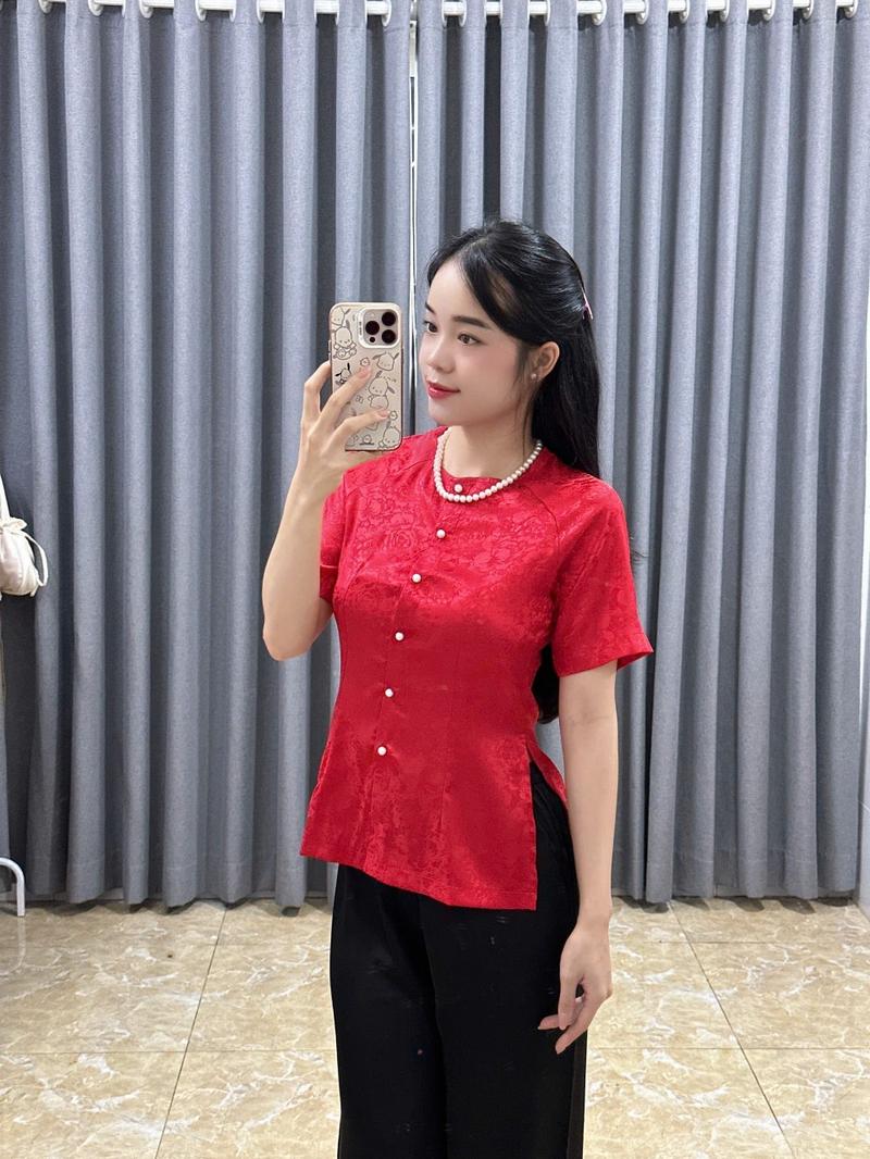 Product Introduction of [ÁO LẺ] áo gấmn cổ tròn tay ngắn nữ cài nút trước bà ba gấm áo nữ 2025 size 40-75kg 5