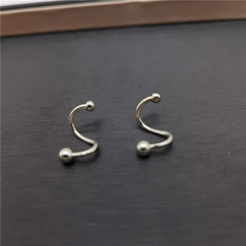 【Sktlz Barang akan dikirim dalam 24 jam】Anting musim semi sederhana wanita Retro Hong Kong Style ceruk pribadi anting spiral lapisan ganda anting 8