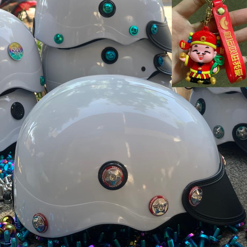 ( Tặng Móc Khóa Thần Tài ) Mũ bảo hiểm 9  salaza Long đền đỏ, xanh và 9  titan đa sắc, lục bảo