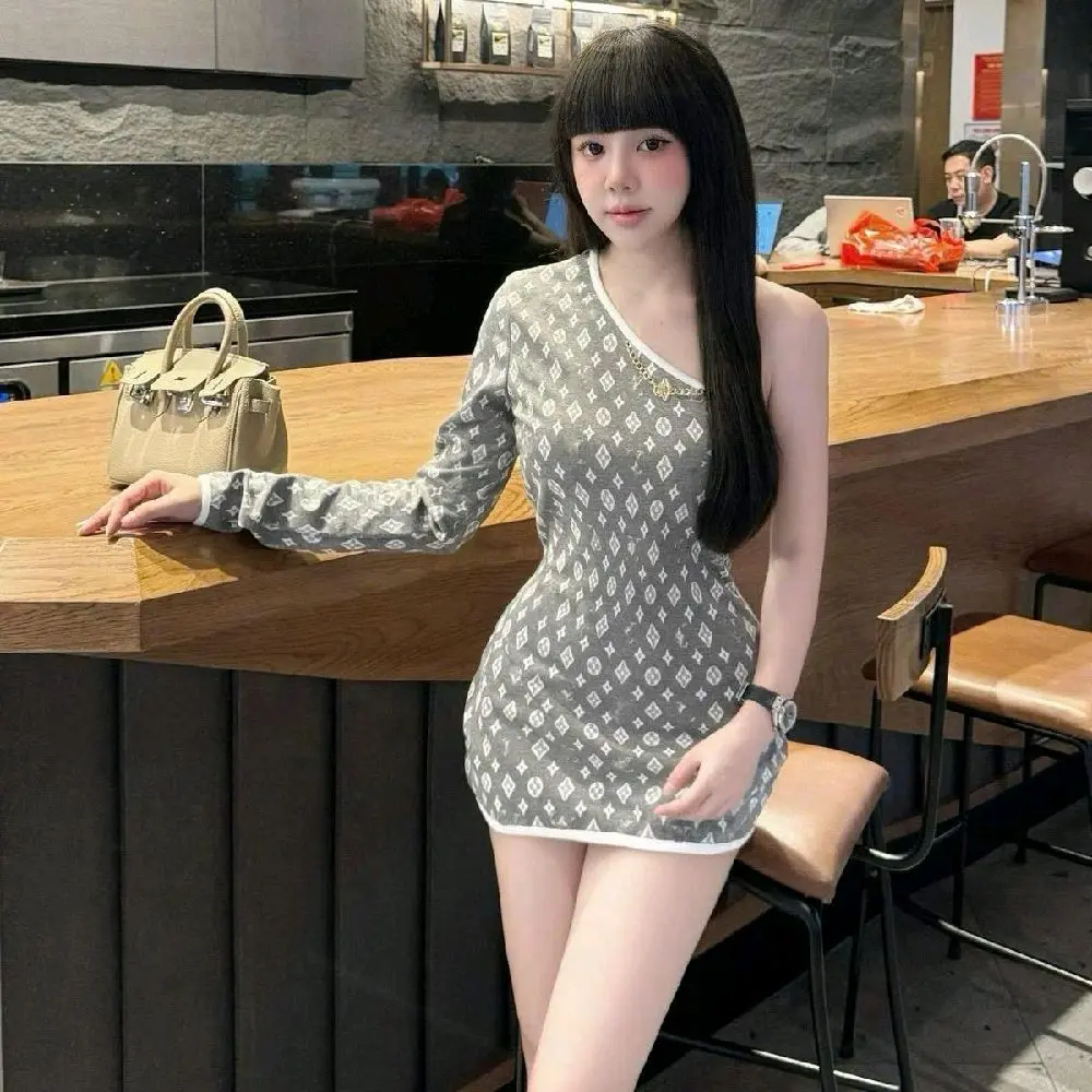 Váy Body L.V Lệch Vai Tay Dài Tôn Dáng Siêu Sang.Hàng Thiết Kế Nữ Women Dress vaytet chỉ giặt tay đỏ hồng vaydodonnoel 🎄