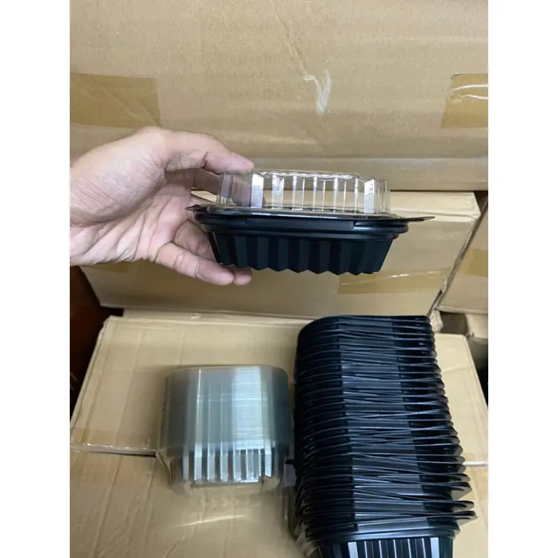 Set 100 Hộp nhựa vuông HT12 đế đen đựng bánh, thực phẩm- Hộp nhẹ, bền, đa năng và tiện dụng 4