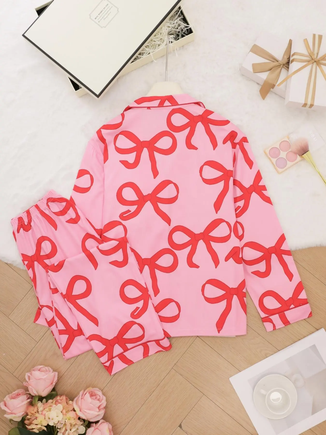 Two-Piece Set Women's All Over Bow Print Lapel Neck Pajama Set, Casual Comfy Long Sleeve Button Top & Pants PJ Set, Ladies Sleepwear for All Seasons