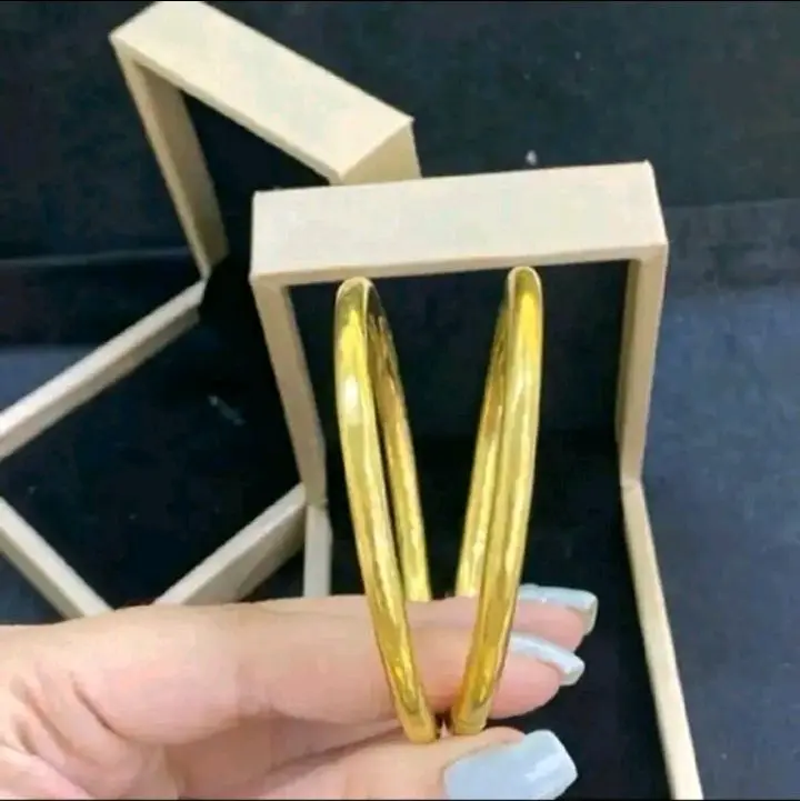vòng tay trơn có khóa màu vàng 24 thời trang 1 chiếc  ( L1 - L2 )