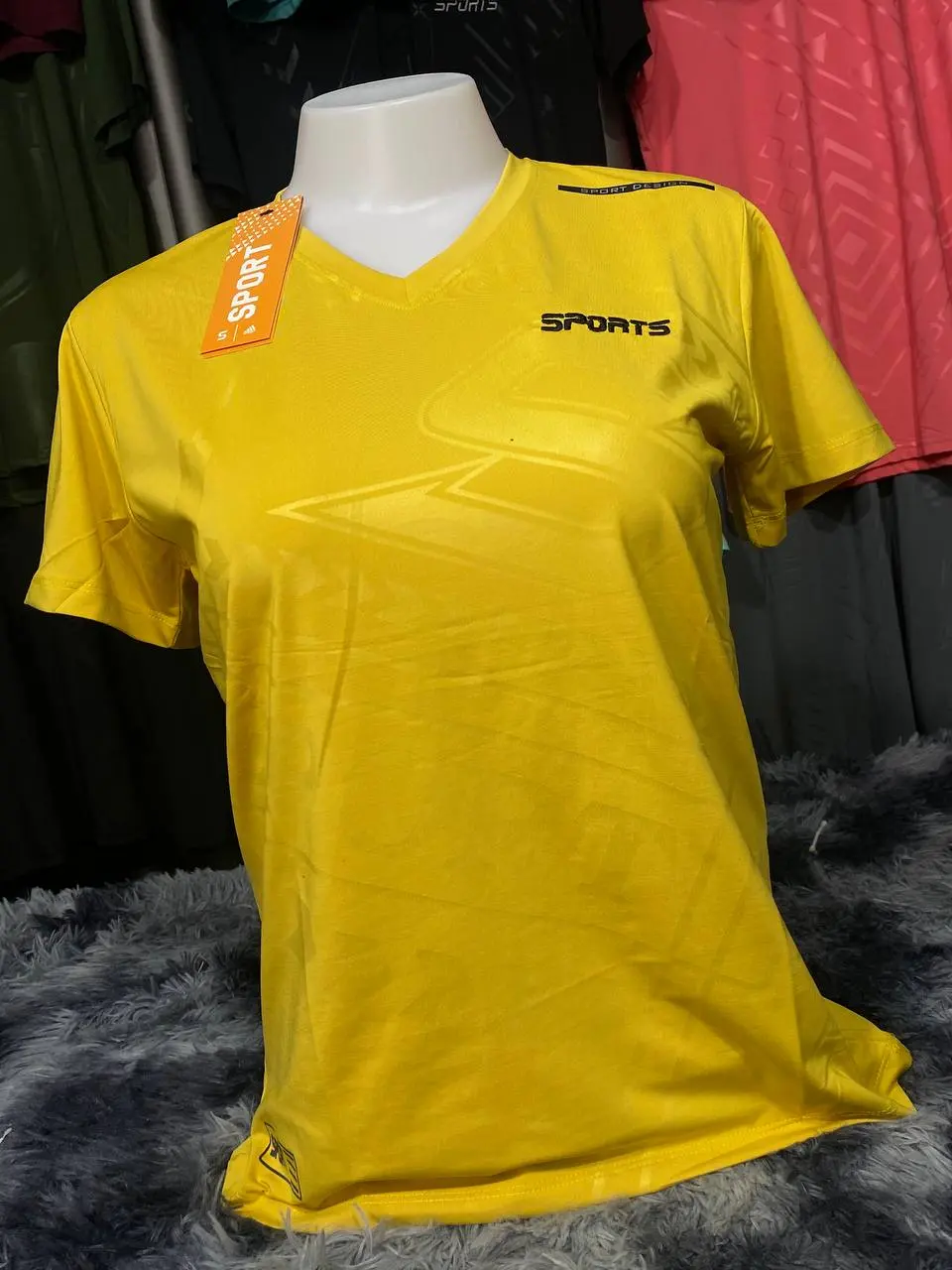 เสื้อยืดแขนสั้น เสื้อกีฬา คอวี ของผู้หญิง ใส่ออกกำลังกาย ใส่วิ่ง ใส่อยู่บ้าน มีครบไซส์