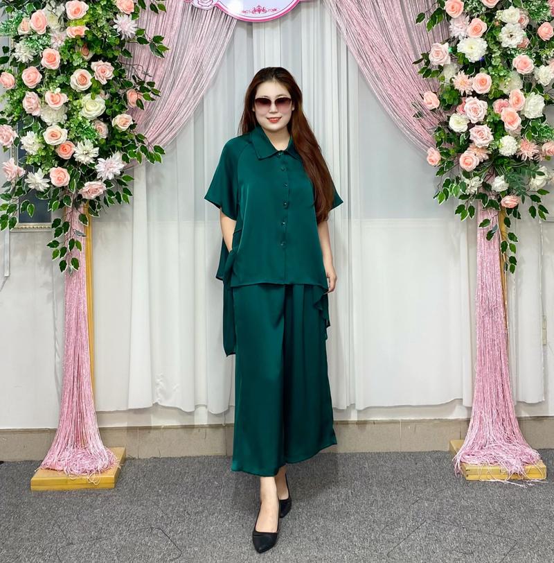 Product Introduction of Bộ Đồ Nữ Kiểu 300086 Miss Hiền Tay Ngắn Chất Liệu Lụa cao cấp thanh lịch, sang trọng!  Top Áo 25