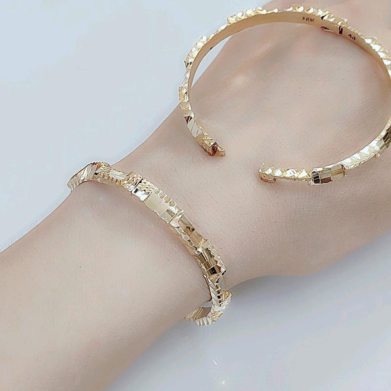  Vòng tay vạn lý trường thành bản 6li   giá 1 chiếc  đồng đỏ không xi 