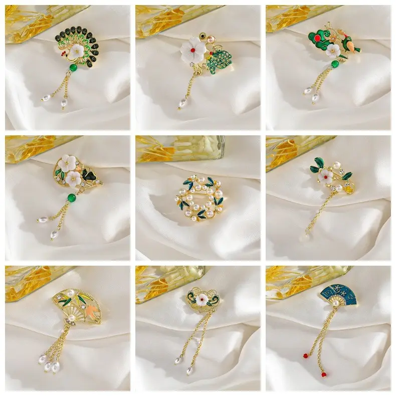 Chinese Style Green Brooch Women's Retro High-Grade Corsage Temperamental Tassels Pin Creative All-Match Han Chinese Clothing Cheongsam Matching